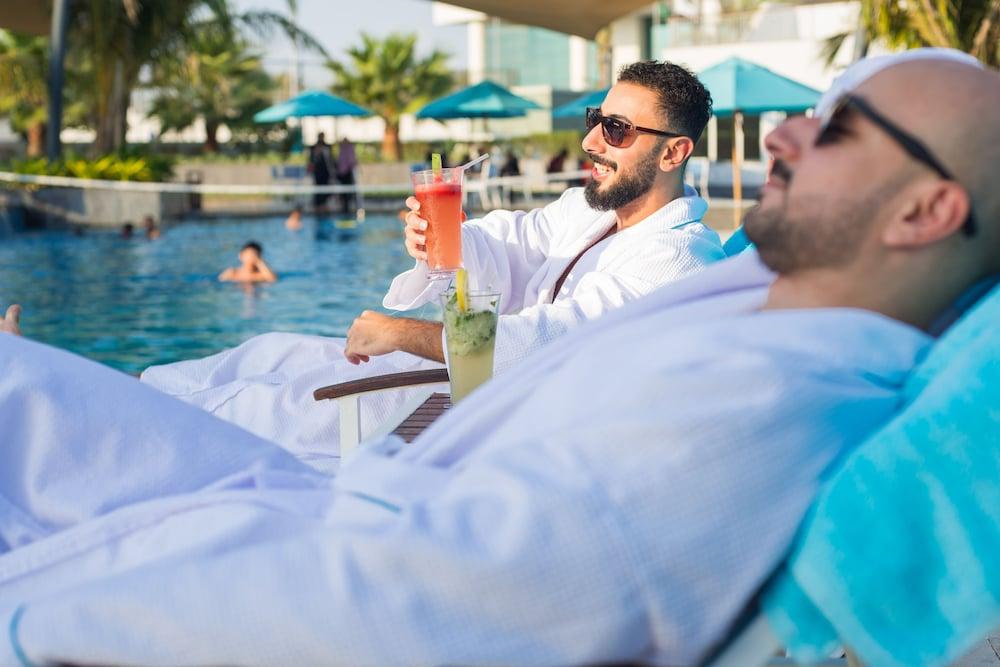 ベイ ラ サン ホテル&マリーナ King Abdullah Economic City エクステリア 写真 Pool at the hotel