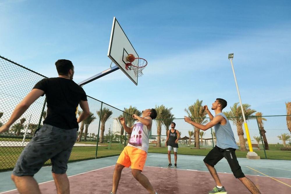 ベイ ラ サン ホテル&マリーナ King Abdullah Economic City エクステリア 写真 Basketball in Al-Shaab