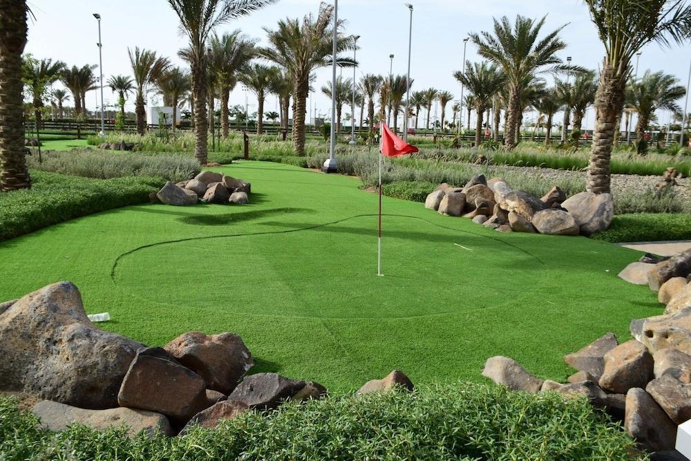 ベイ ラ サン ホテル&マリーナ King Abdullah Economic City エクステリア 写真 Golf course at Al Forsan National Club