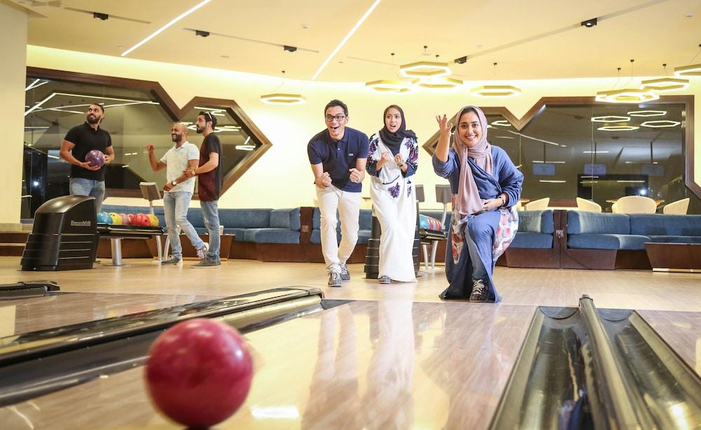 ベイ ラ サン ホテル&マリーナ King Abdullah Economic City エクステリア 写真 Bowling at the Grand Millennium Hotel, Tehran
