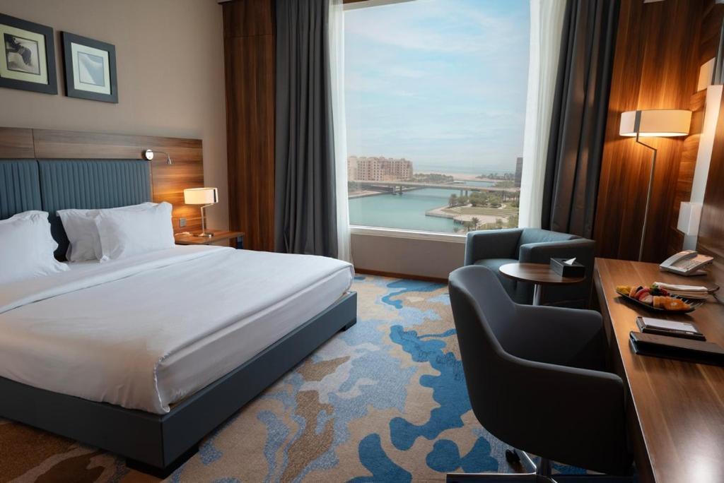 ベイ ラ サン ホテル&マリーナ King Abdullah Economic City エクステリア 写真 A room at the hotel