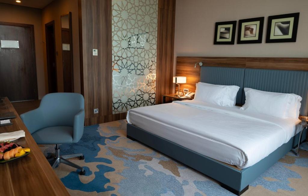 ベイ ラ サン ホテル&マリーナ King Abdullah Economic City エクステリア 写真 A room at the hotel